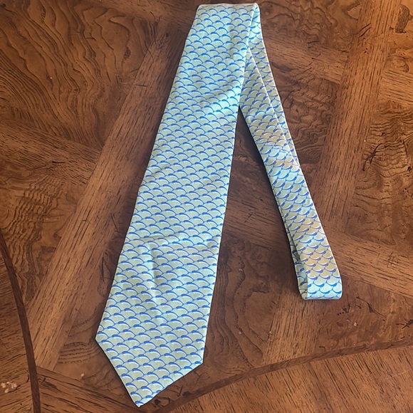 Brooks Brothers 100% silk tie with blue fish  NWOT - Picture 6 of 6